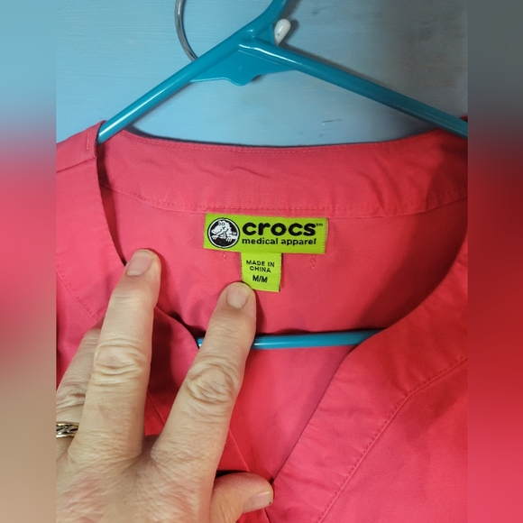 Ladies CROCS Medical Apparel scrubs  top size Medium - Picture 2 of 4